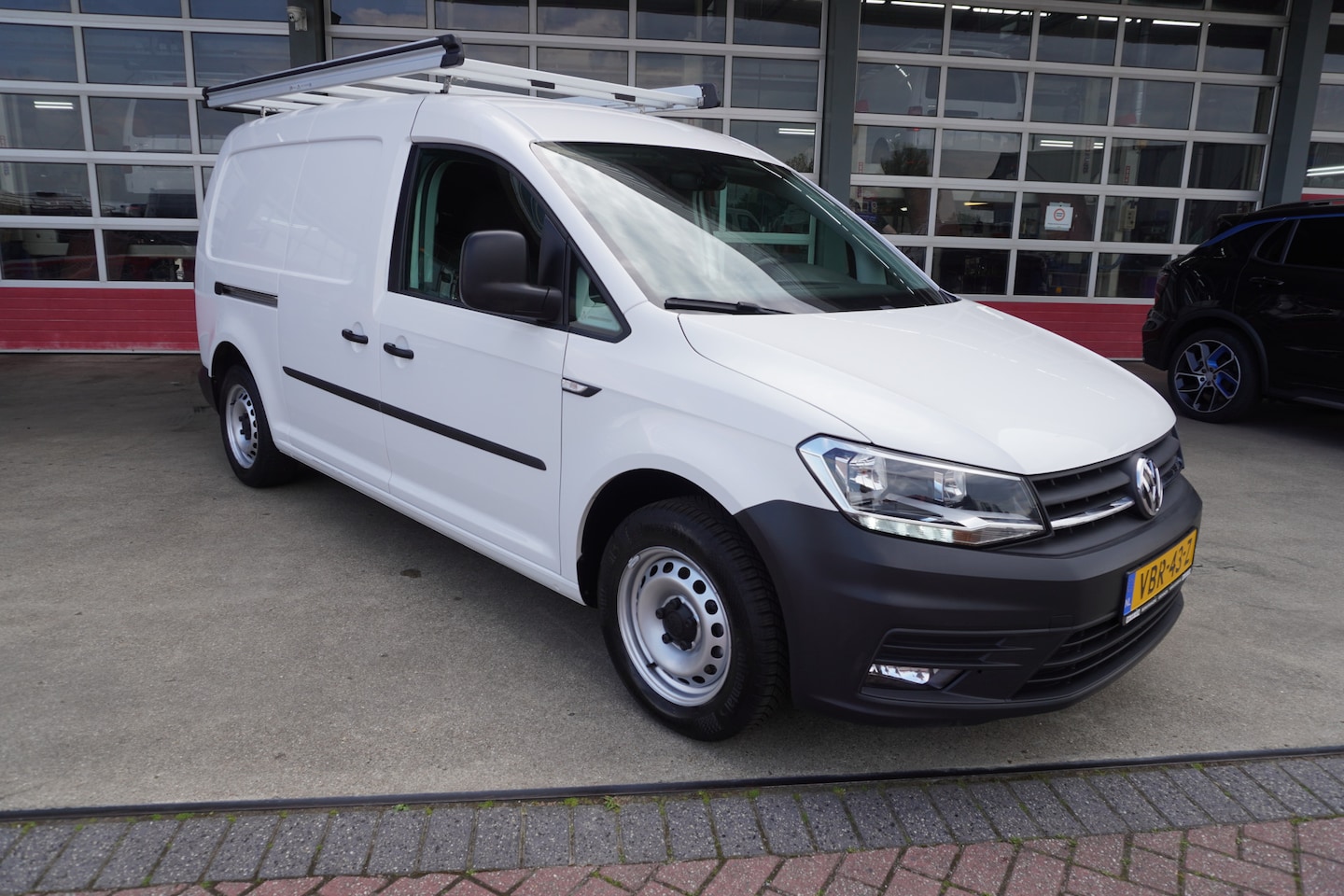 Volkswagen Caddy Maxi - 2.0 TDI L2H1 BMT Comfortline nr. V167 | Airco | Cruise | Navigatie | Laadruimte inrichting - AutoWereld.nl