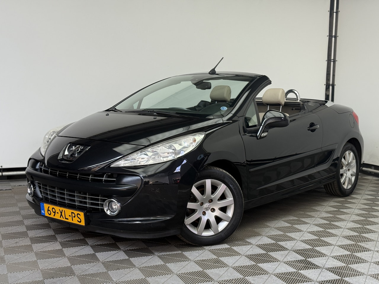 Peugeot 207 CC - 1.6 VTi Première Airco Leer NL Auto - AutoWereld.nl