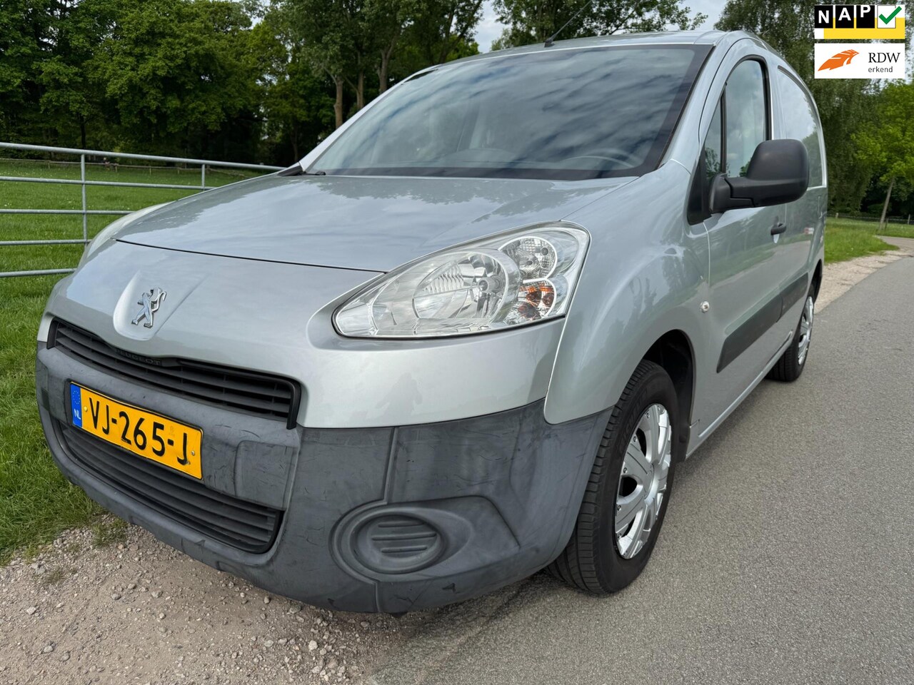 Peugeot Partner - 120 1.6 e-HDI L1 XT Profit + dealer onderhouden, BTW auto!! - AutoWereld.nl