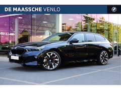 BMW 5-serie Touring - 530e High Executive M Sport Automaat / Panoramadak / Trekhaak / Comfort Access / Stoelvent