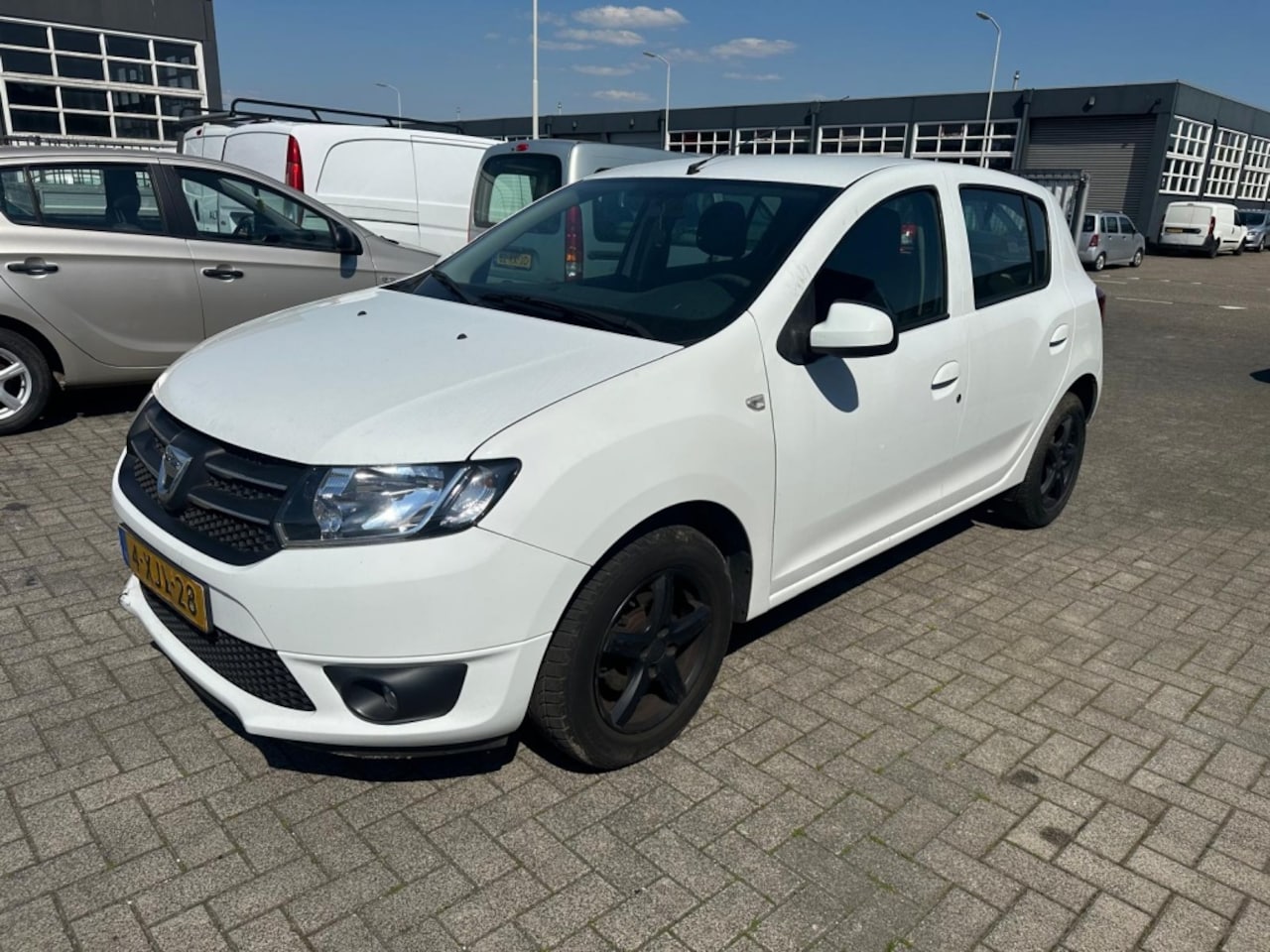 Dacia Sandero - 0.9 TCe Lauréate EXPORT PRICE EX BPM ! - AutoWereld.nl