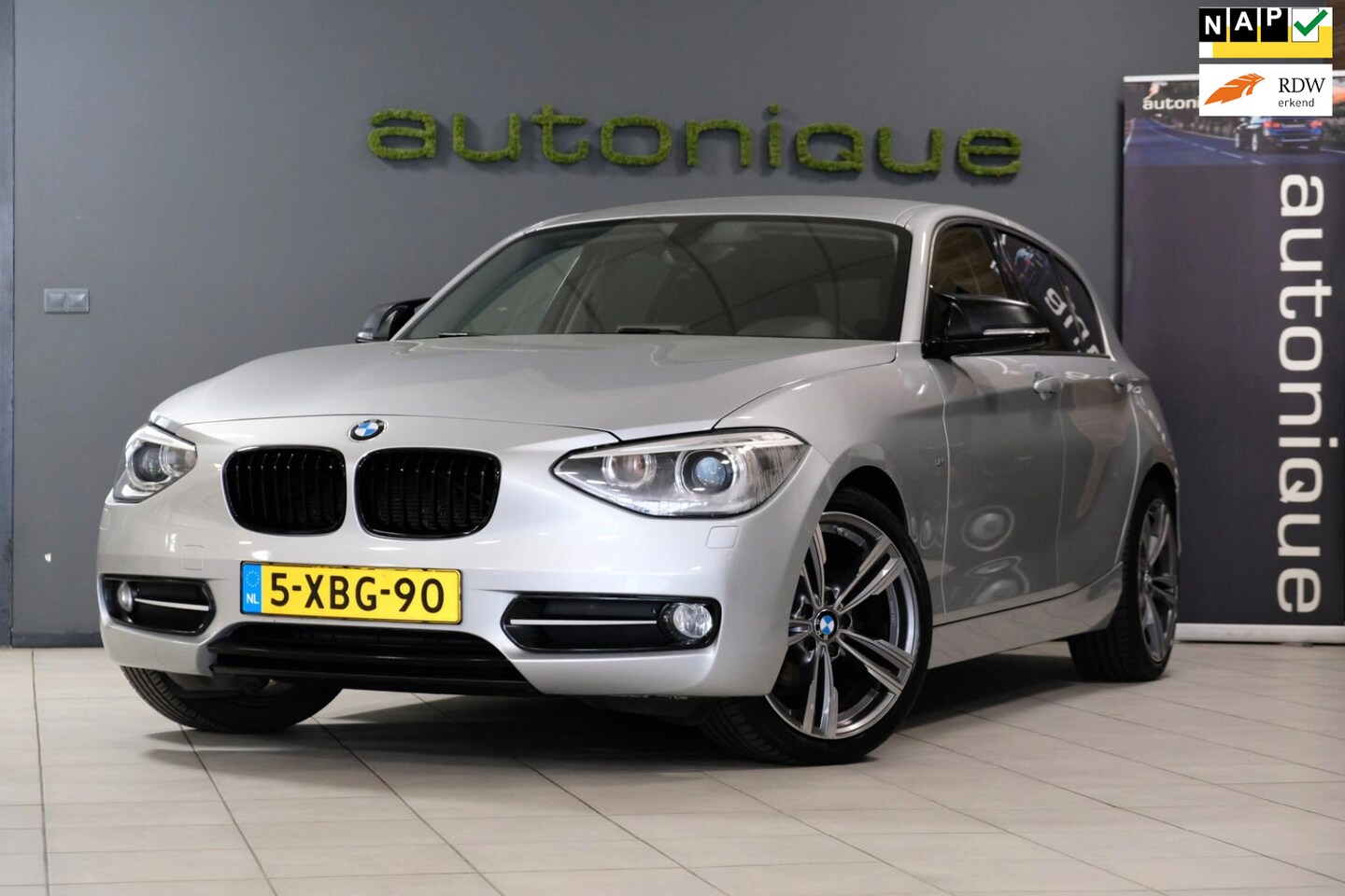 BMW 1-serie - 114i 1.6 M-sportstoelen/M 18inch/M-stuur - AutoWereld.nl
