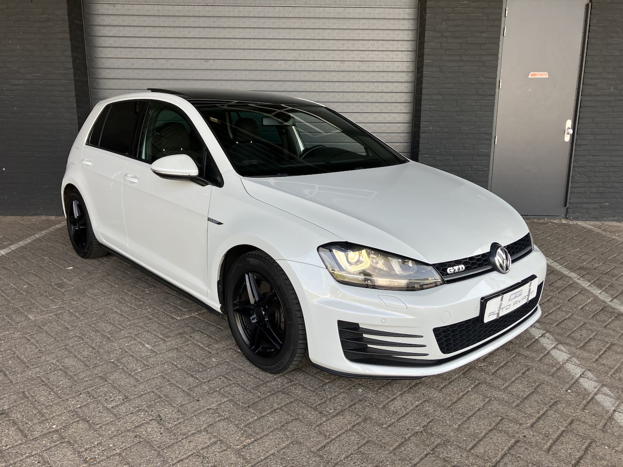 Volkswagen Golf - 2.0 TDI GTD PANO-XENON-LED - AutoWereld.nl