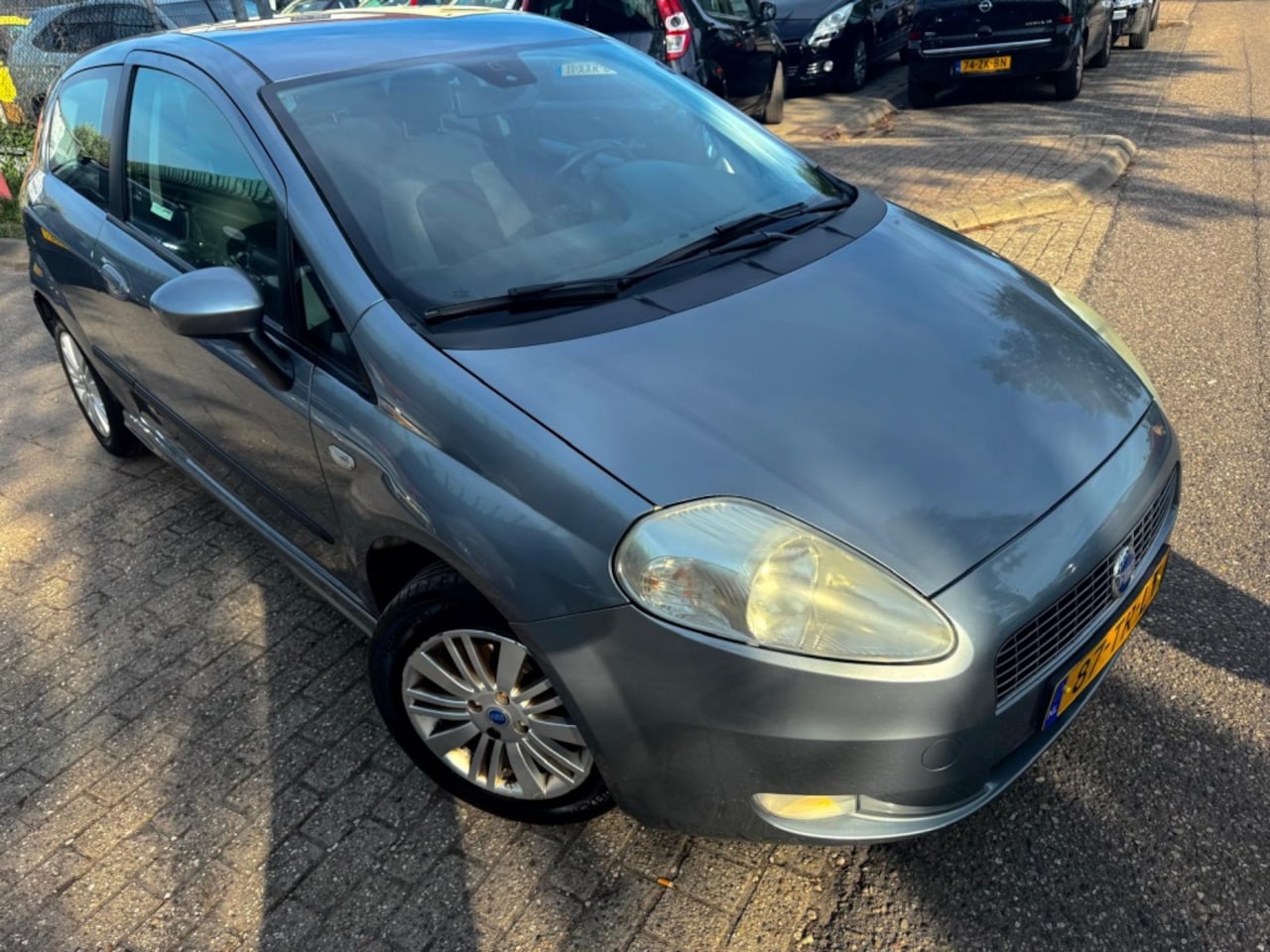 Fiat Grande Punto - 1.4 Ed. Blue & Me - AutoWereld.nl