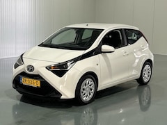Toyota Aygo - 1.0 VVT-I X-Play - Navigatie - Achteruitrijcamera - Airco