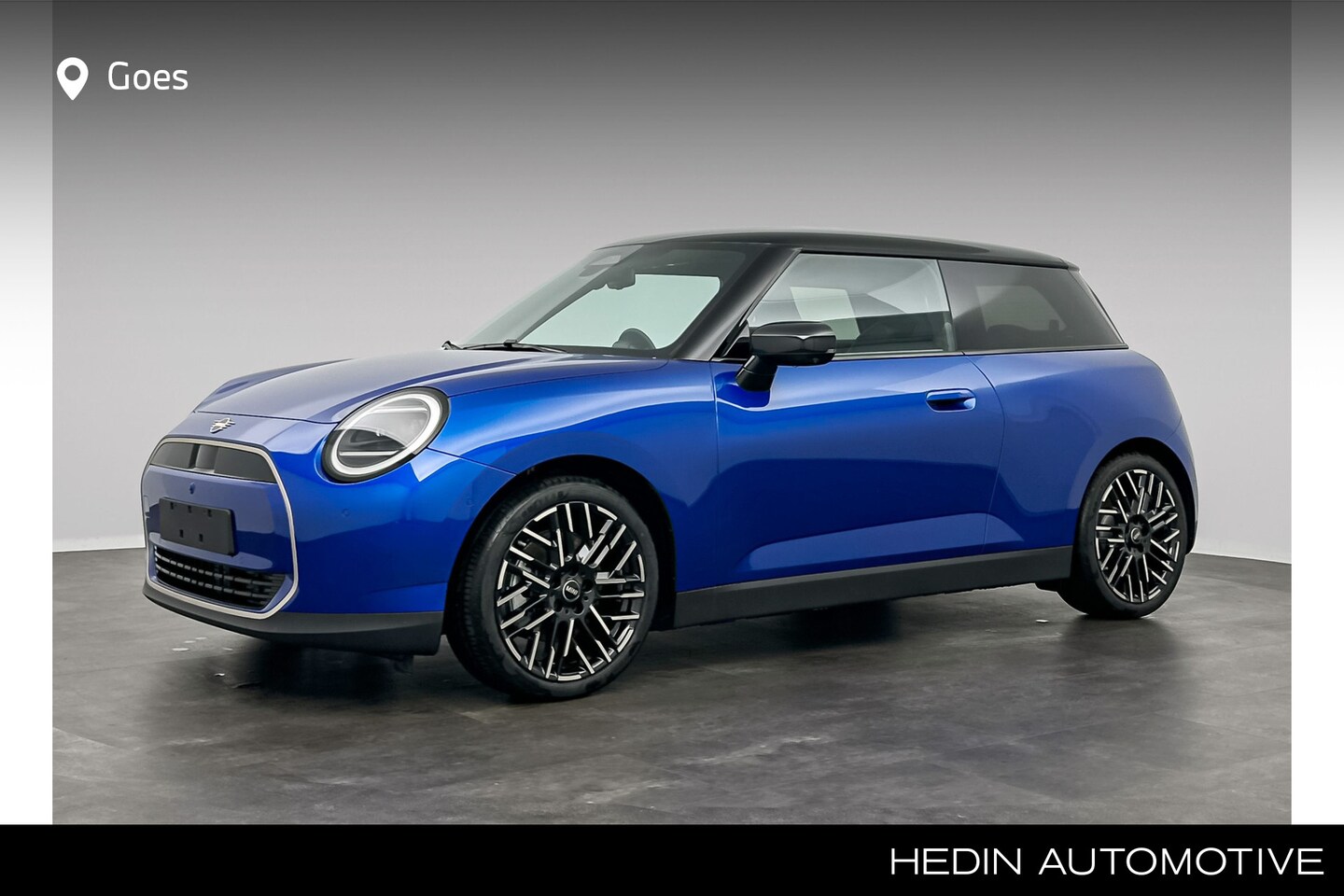 MINI Cooper - 3-deurs E Favoured Trim | L Pakket | Dak- en spiegels in zwart | 18 Inch LM wielen - AutoWereld.nl