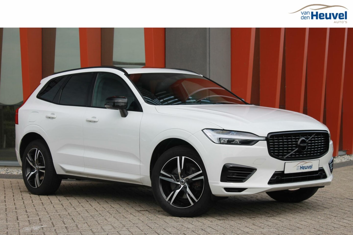 Volvo XC60 - T6 Recharge AWD R-Design | Panoramadak | Parkeercamera | Pilot Assist | BLIS | Stoelverwar - AutoWereld.nl