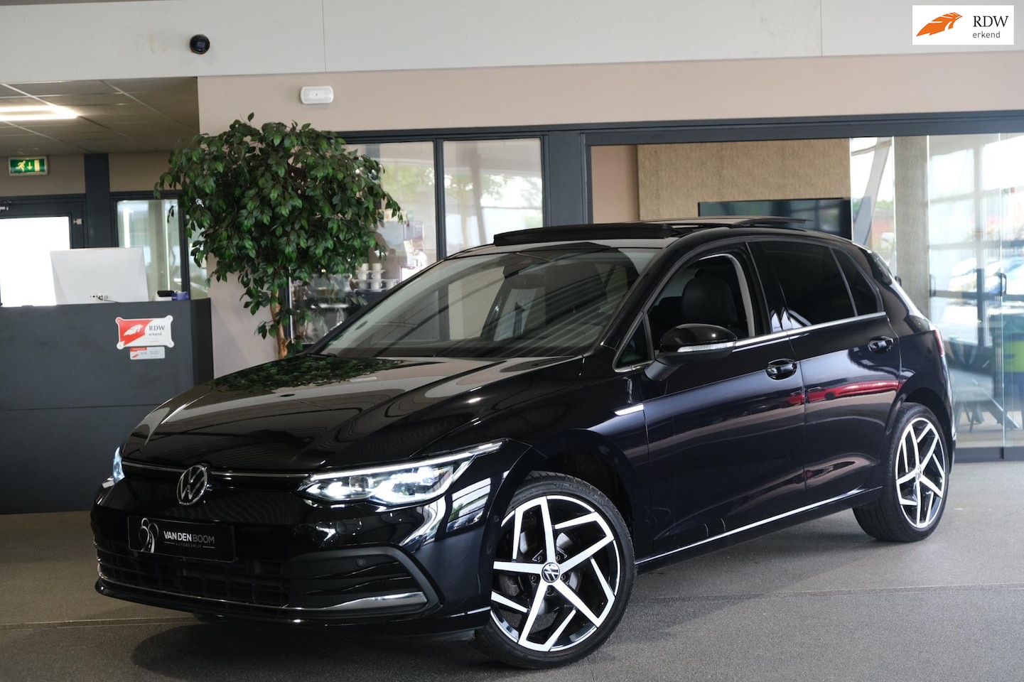 Volkswagen Golf - 1.5 TSI Style 130PK Navi Pano ACC PDC CAM HUD Blind Spot Massage Stoel - AutoWereld.nl