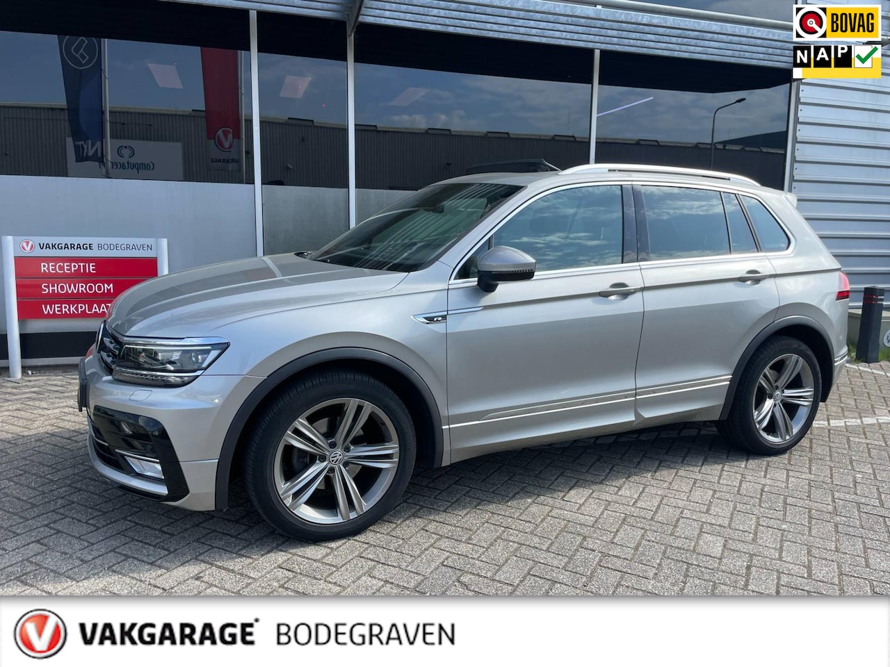 Volkswagen Tiguan - 1.4 TSI ACT Connected Series R-Line / panoramadak - AutoWereld.nl