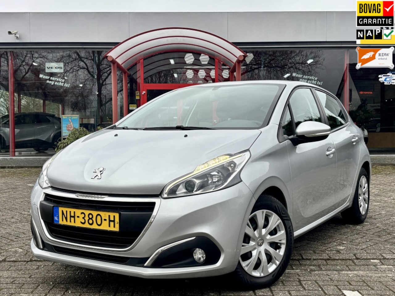 Peugeot 208 - 1.2 PT Blue Lease | Airco | Cruise | Navigatie - AutoWereld.nl