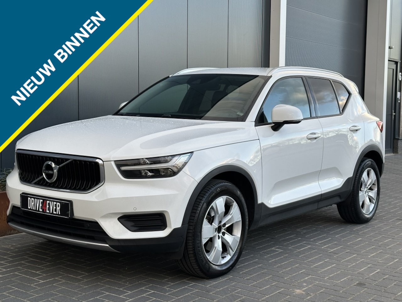 Volvo XC40 - 2.0 T4 Momentum Pro M2019 NAVI CR CONTROL CLIMATE CAMERA - AutoWereld.nl