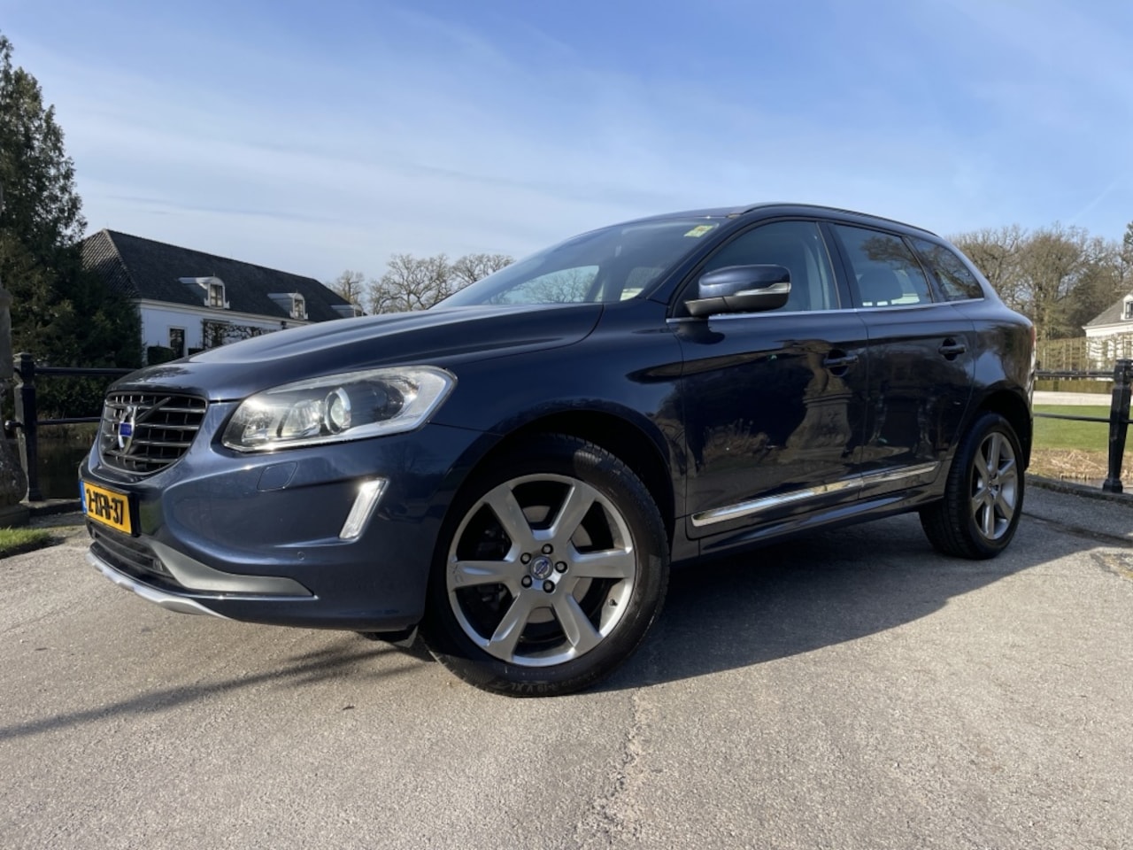 Volvo XC60 - 2.0 T5 FWD Summum Automaat Panorama - AutoWereld.nl