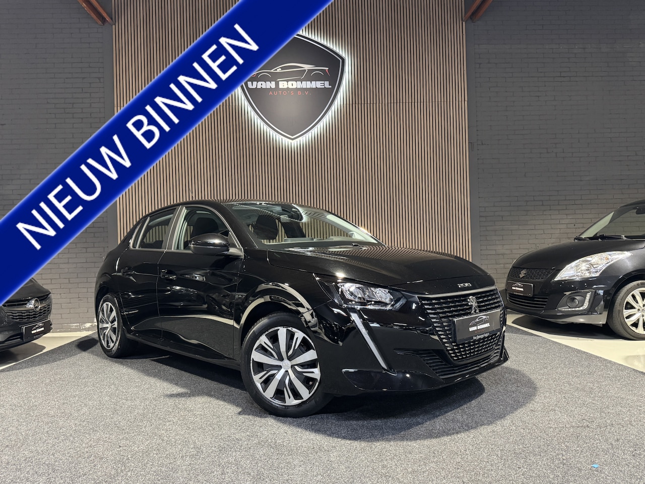 Peugeot 208 - 1.2 PureTech Active Outlaw Edtion ClimaC.CruiseC.Navi.ElecPakket/LMV!!! - AutoWereld.nl