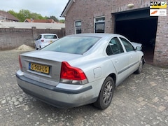 Volvo S60 - 2.5 T Geartronic met schade motor loopt nog 232018 km