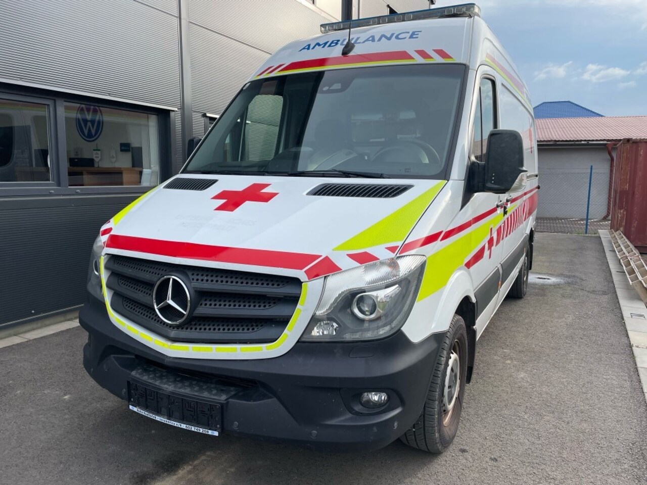 Mercedes-Benz Sprinter - 319 CDI Ambulance L2H2 - AutoWereld.nl