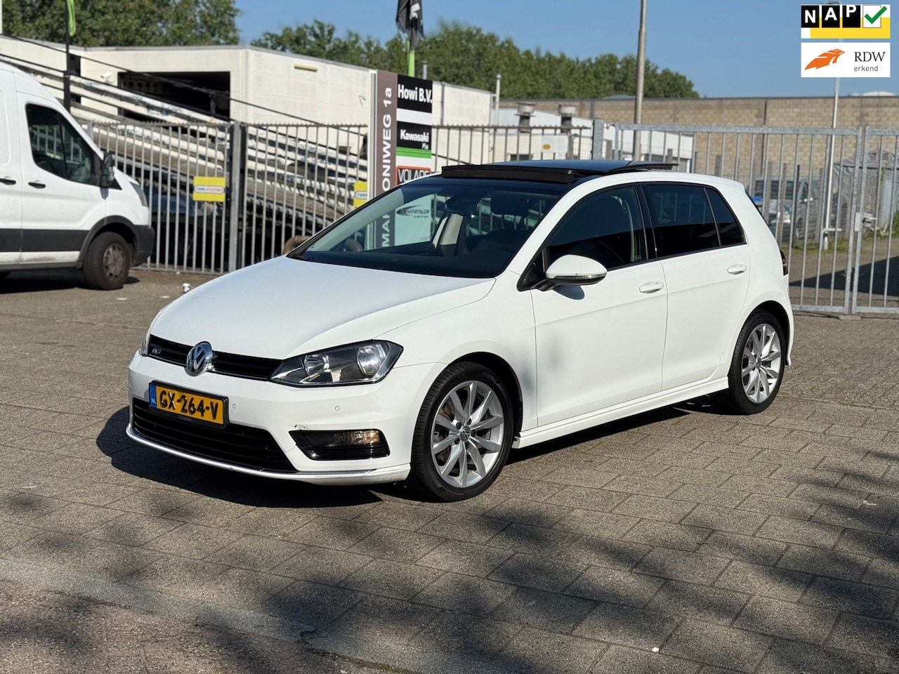 Volkswagen Golf - 1.6 TDI Business Edition R Connected 1.6 TDI Business Edition R Connected - AutoWereld.nl