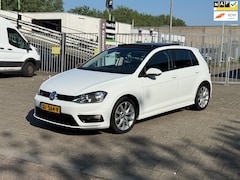 Volkswagen Golf - 1.6 TDI Business Edition R Connected