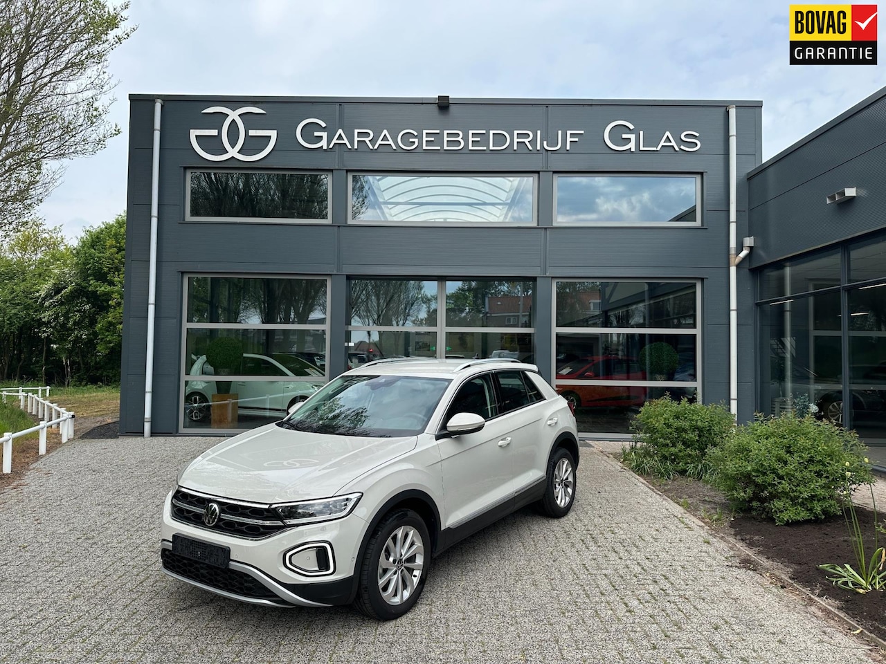 Volkswagen T-Roc - 1.5 TSI Style 7400 km !!! stoel en stuurverwarming - AutoWereld.nl