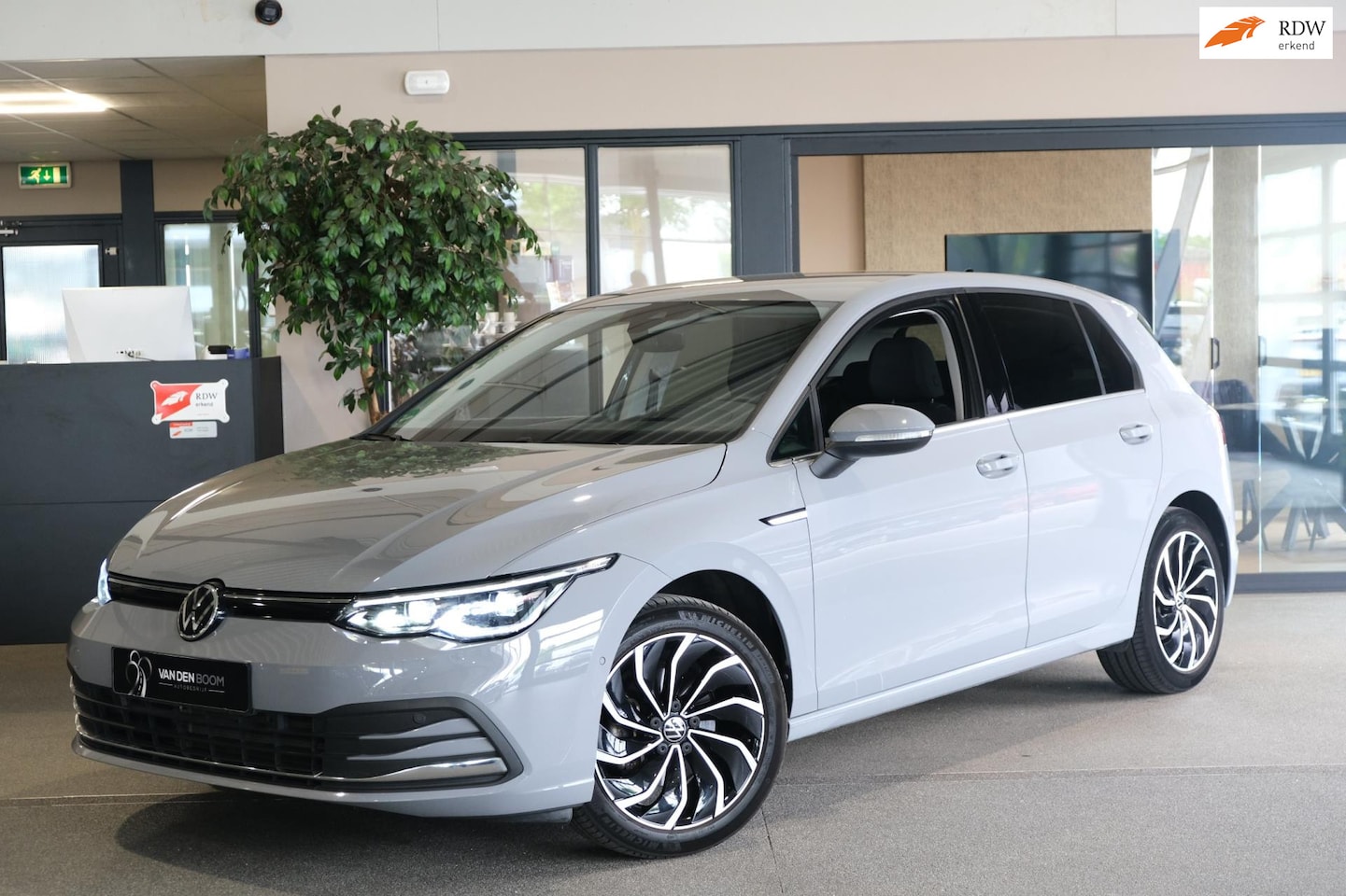 Volkswagen Golf - 1.5 eTSI Style 150pk Navi ACC PDC Massage Dodehoek Sfeerverlichting - AutoWereld.nl