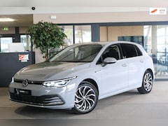 Volkswagen Golf - 1.5 eTSI Style 150pk Navi ACC PDC Massage Dodehoek Sfeerverlichting