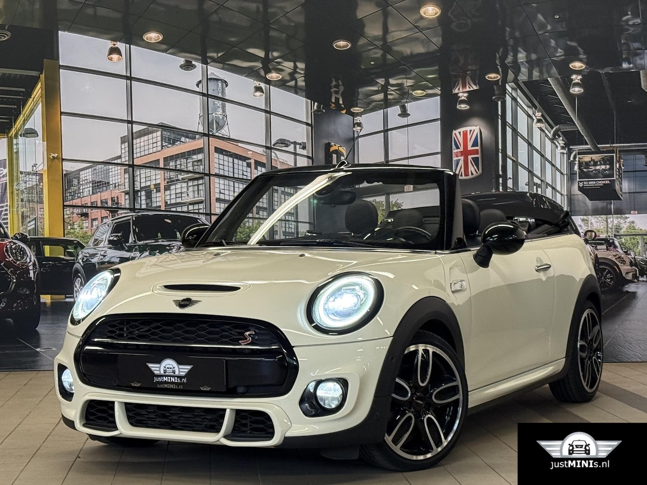MINI Cabrio - COOPER S JCW AUT LEDER LED ALLE OPTIES - AutoWereld.nl