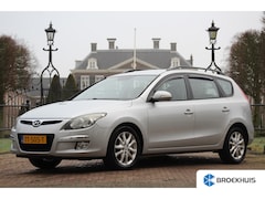 Hyundai i30 CW - I 30CW AUTOMAAT | LEDER/STOF | CLIMA | PARK SENS | LM. VELGEN | TREKHAAK | PERFECT ONDERHO