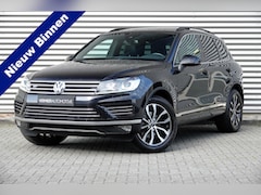 Volkswagen Touareg - 3.0 TDI Exclusive Series R-Line | Panoramadak | Trekhaak | Memory | Camera | DAB |
