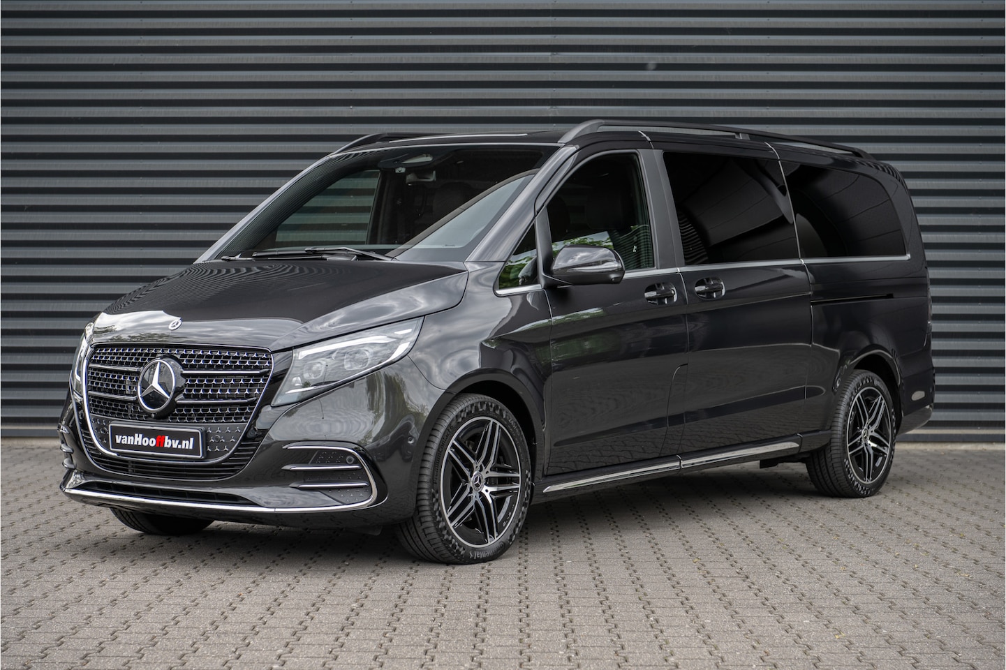 Mercedes-Benz V-klasse - 300d Extra Lang AMG-Line -Distronic- - AutoWereld.nl