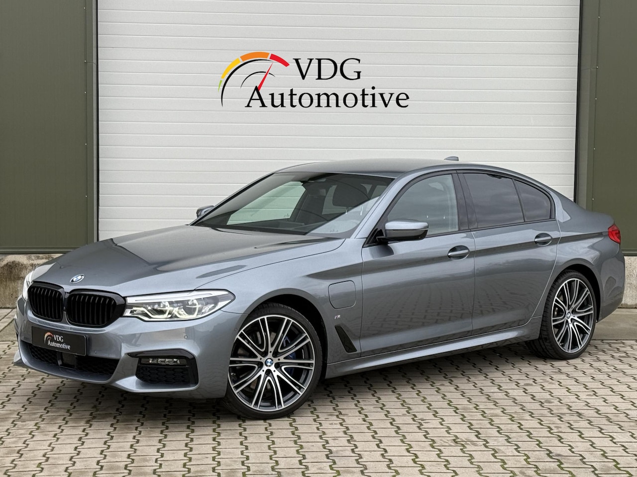 BMW 5-serie - 530e iPerformance M Sport High Executive / Head Up / Soft close deuren / Harman Kardon / 2 - AutoWereld.nl