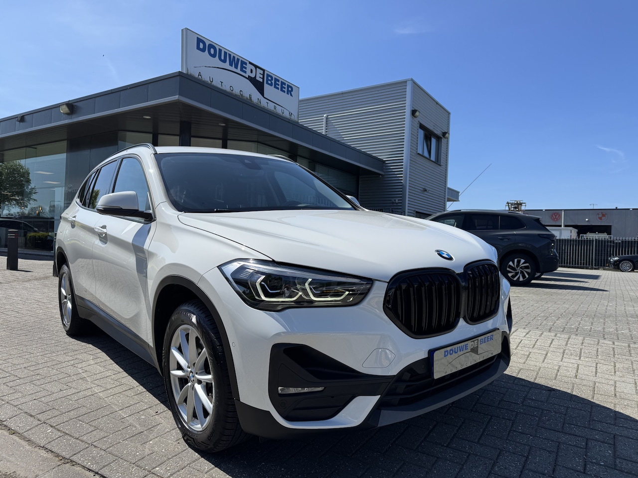 BMW X1 - sDrive20i 192pk Executive Aut camera, Nav, M sport stuur, LED - AutoWereld.nl