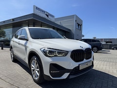 BMW X1 - sDrive20i 192pk Executive Aut camera, Nav, M sport stuur, LED
