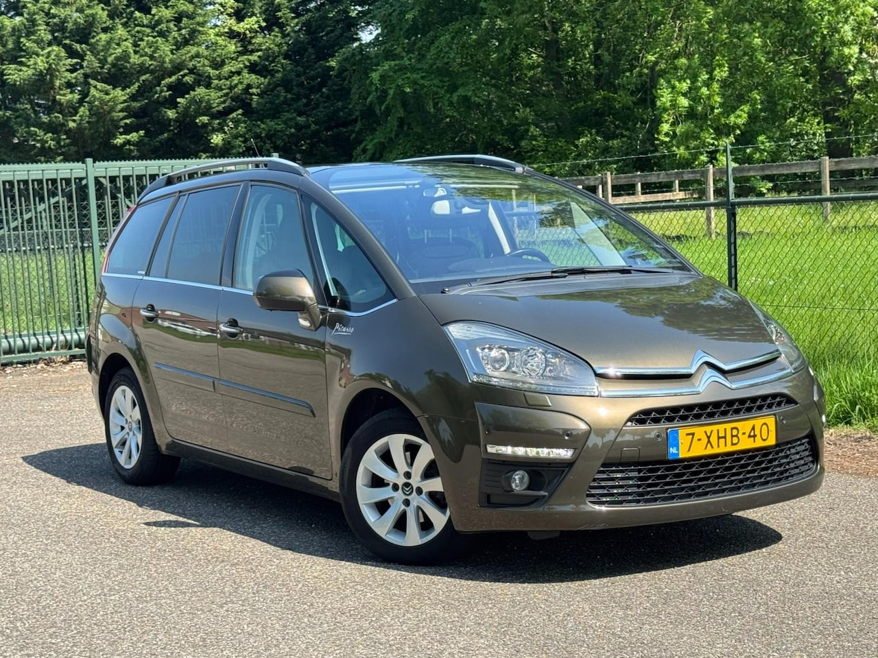 Citroën Grand C4 Picasso - 1.6 e-HDi Tendance EGS 7P /Automaat/Xenon/Pano/Trekhaak/ - AutoWereld.nl