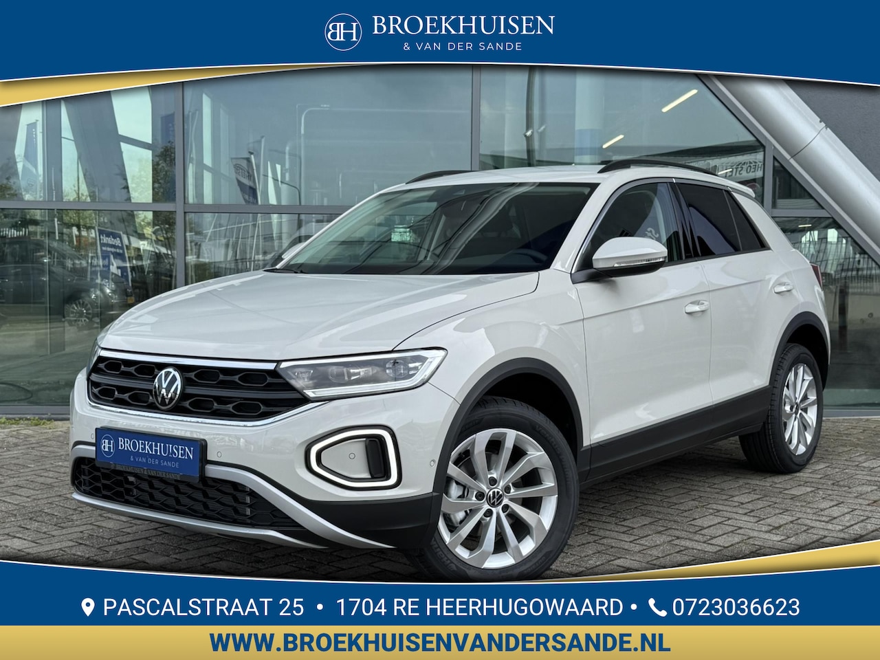Volkswagen T-Roc - 1.5 TSI Life Annieversay Model 150pk Automaat / Camera / Stoel-Stuur verwarming / IQ Light - AutoWereld.nl