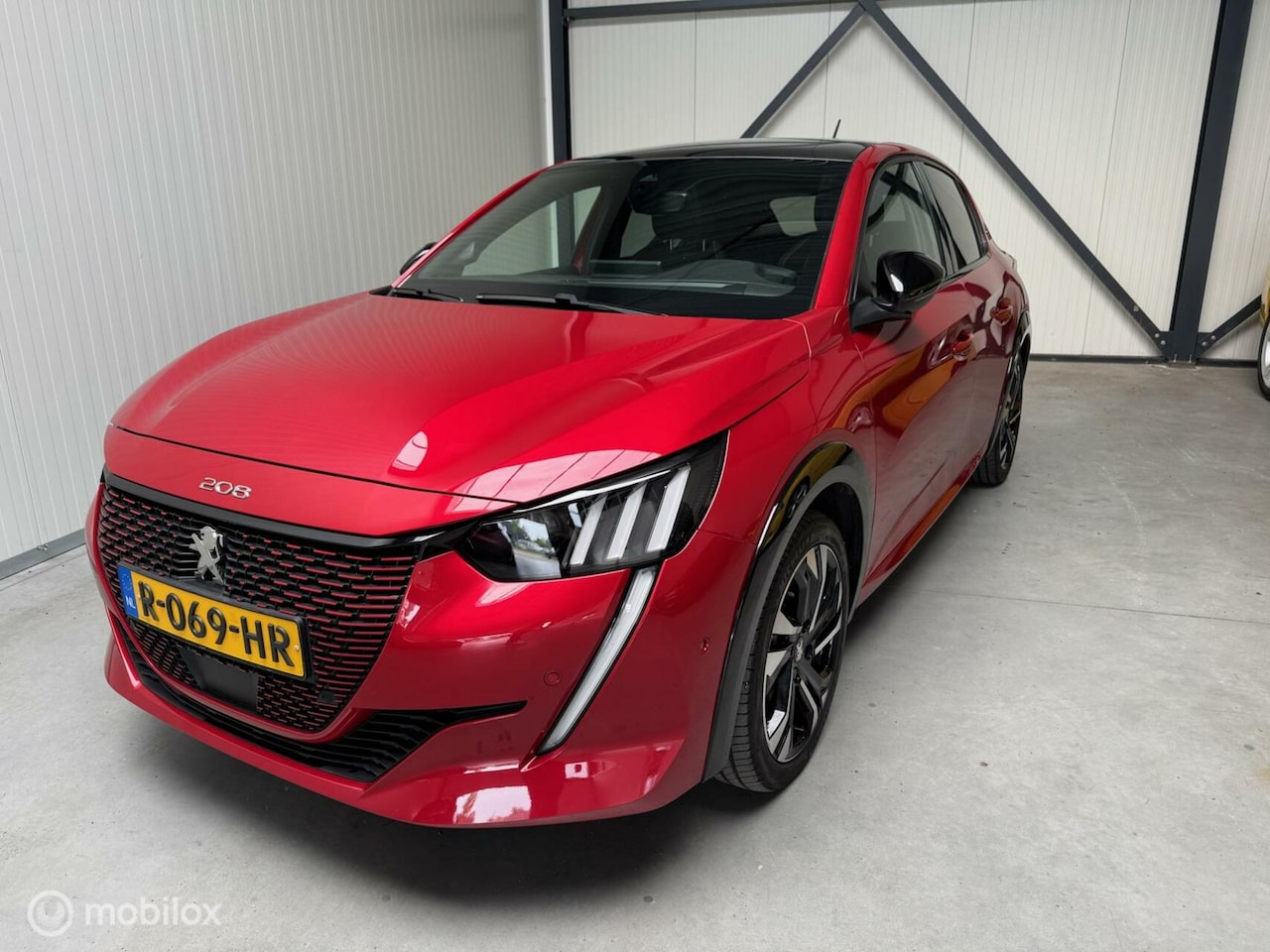 Peugeot e-208 - EV GT Pack 50 kWh Panoramadak, Stoelverwarming - AutoWereld.nl