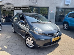Toyota Aygo - 1.0-12V 5Deurs Airco grijs weinig km NAP