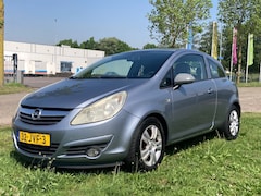 Opel Corsa - 1.4-16V White Edition