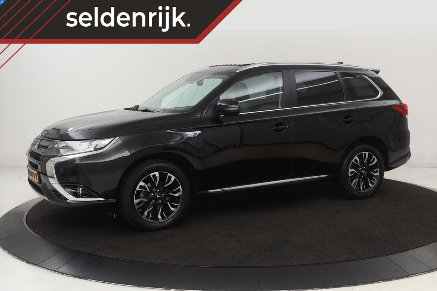 Mitsubishi Outlander - 2.0 PHEV Instyle+ | Schuifdak | Leder | Stoel & stuurverwarming | Trekhaak | 360 camera | - AutoWereld.nl