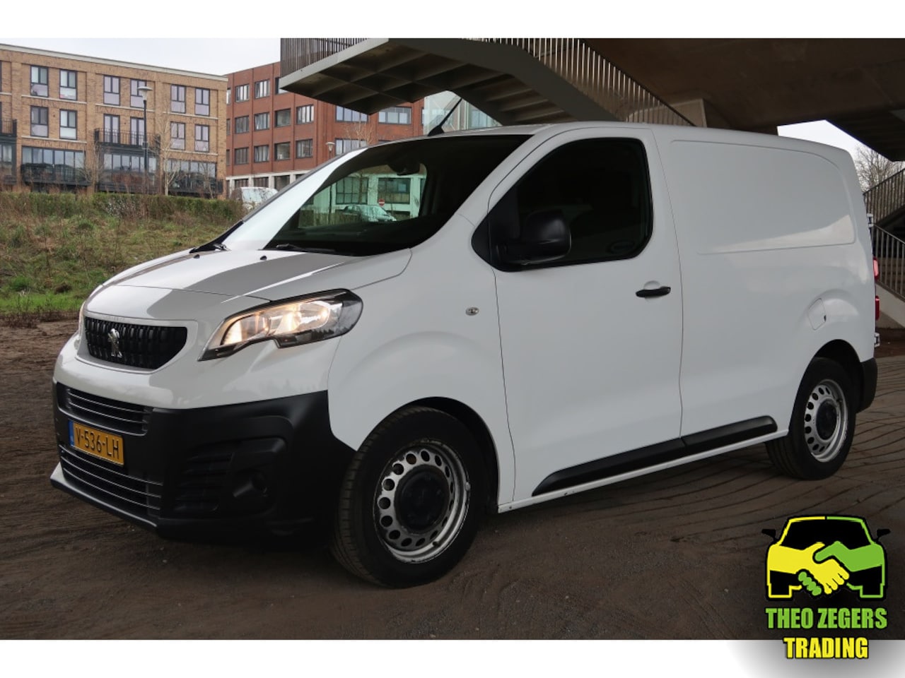 Peugeot Expert - 1.6 BlueHDI 115 pk Premium, Navi - AutoWereld.nl