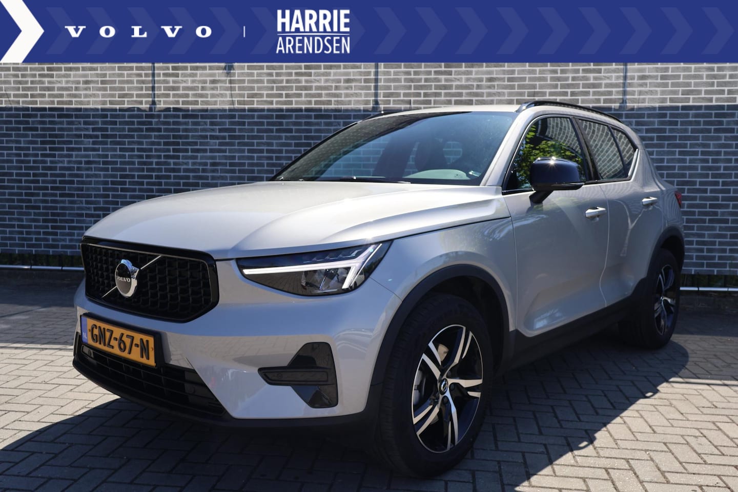 Volvo XC40 - 2.0 B4 Plus Dark | Adaptieve Cruise Control | Harman Kardon Audio | Trekhaak | Elektr. bes - AutoWereld.nl