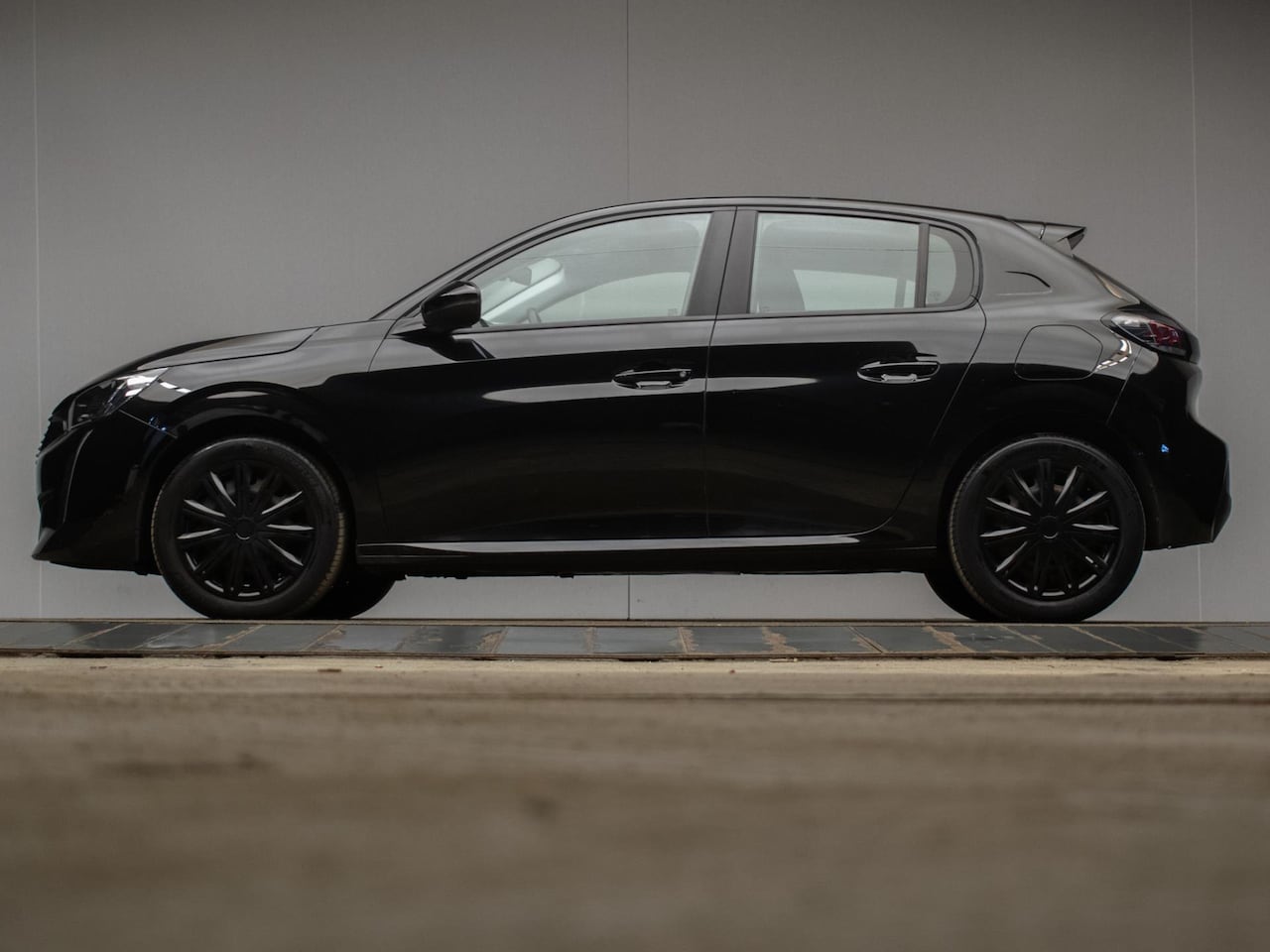 Peugeot 208 - 1.2 PureTech Active Sport (APPLE CARPLAY,NAVI,CRUISE,LED,LANE ASSIST,SPORTSTOELEN,BLACKPAC - AutoWereld.nl