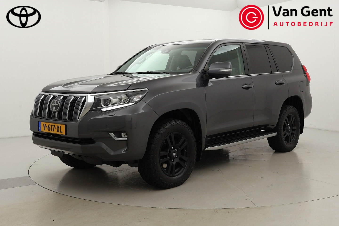 Toyota Land Cruiser - 2.8 D-4D-F Executive Window Van | Trekhaak - AutoWereld.nl