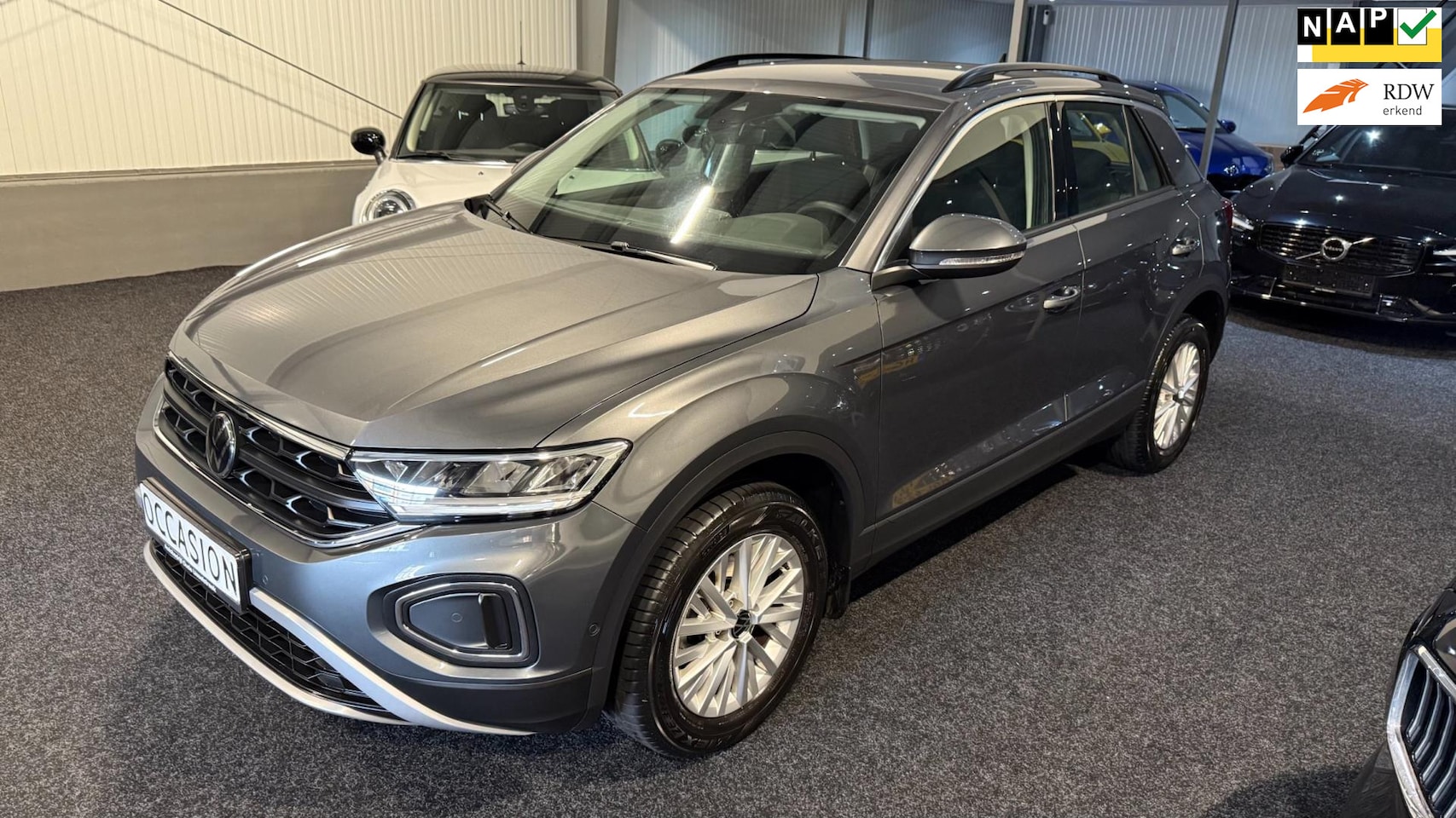 Volkswagen T-Roc - 1.5 TSI Life Virtueel Display, Achterruitrijcamera, Apple Carplay - AutoWereld.nl