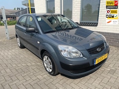 Kia Rio - 1.4 LX X-pect / Elektrische ramen / Centrale vergrendeling / Radio met telefoon en USB