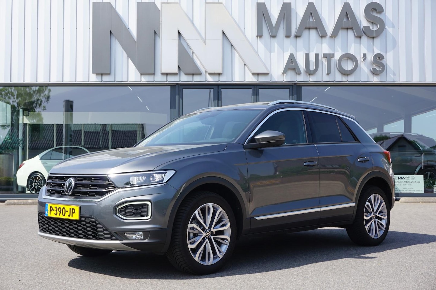 Volkswagen T-Roc - 1.5 TSI Sport Business R Panoramadak - AutoWereld.nl