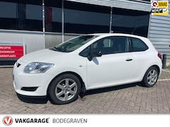 Toyota Auris - 1.4-16V Terra / navigatie
