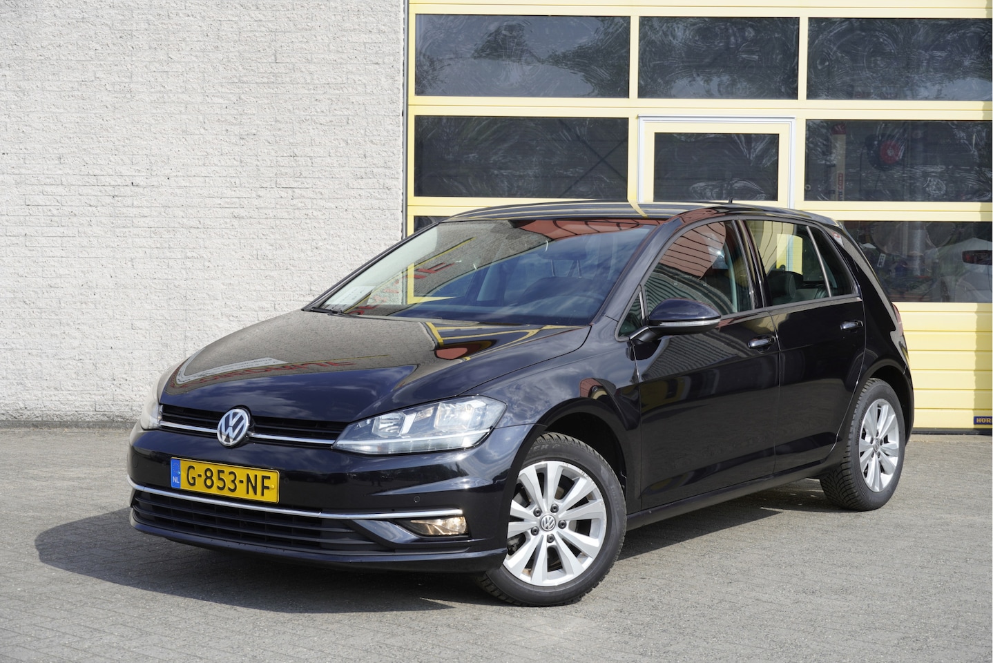 Volkswagen Golf - 1.0 TSI Highline BJ2019 Lmv 16" | Led | Pdc | Navi | Dynamische knipperlichten | App-Conne - AutoWereld.nl