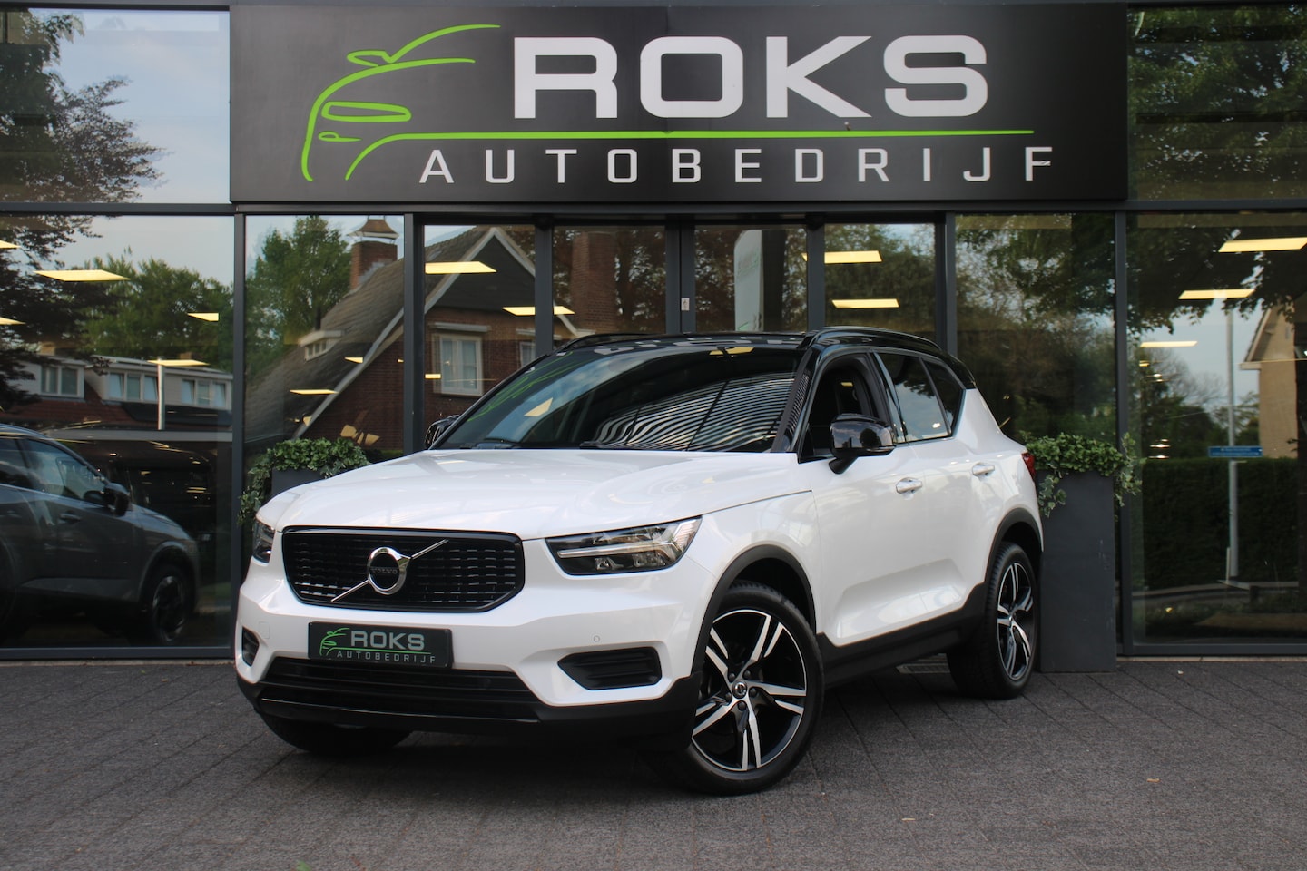 Volvo XC40 - 1.5 T3 R-Design Black Optic Navi/Camera/Keyless/Memory/H-leder/19Inch - AutoWereld.nl