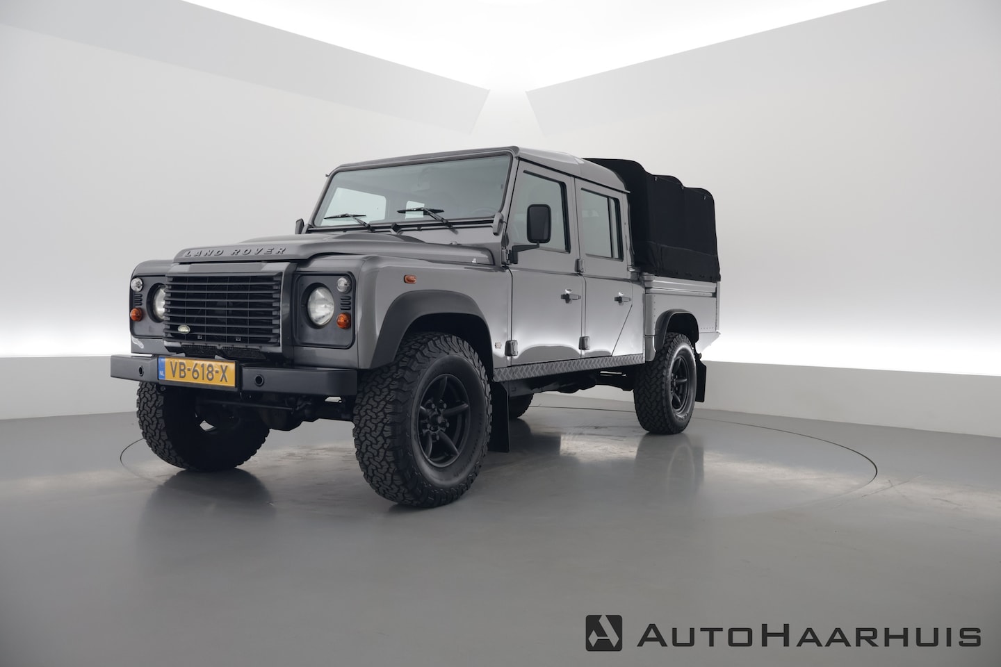 Land Rover Defender 130 - 2.4 TD 130" E Crew Cab | Airco | Trekhaak | 16 inch velgen | youngtimer - AutoWereld.nl