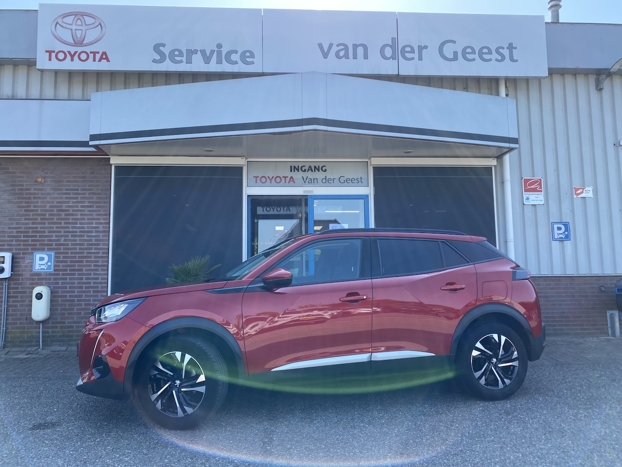 Peugeot 2008 - 1.2 PureTech Allure Pack CarPlay Android Auto - AutoWereld.nl