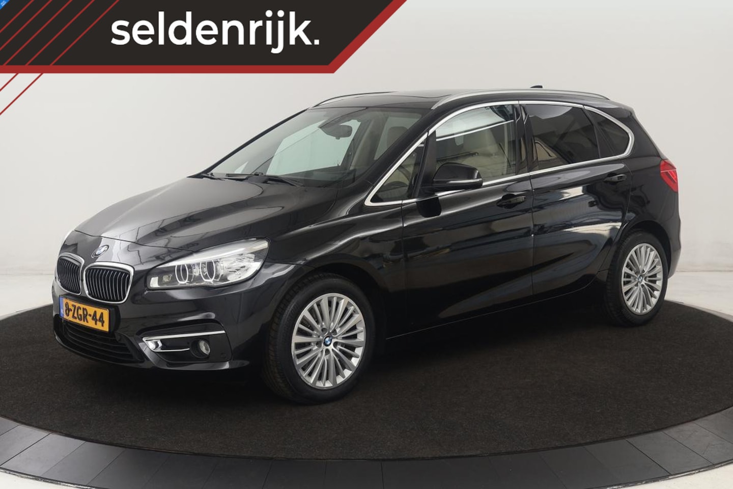 BMW 2-serie Active Tourer - 225i Luxury Line | Panoramadak | Leder | Head-Up | Camera | Memory | Full LED | Navigatie - AutoWereld.nl